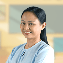 Headshot of Isay, a teacher and Sun Life financial advisor, radiating a happy and satisfied smile